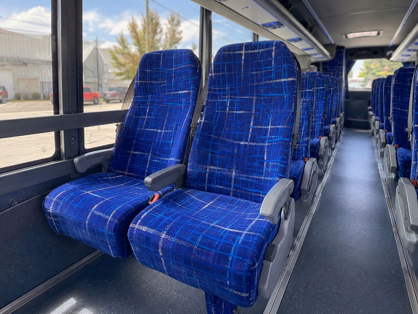 book charter bus transportation for outdoor and memorial field trips in washington dc